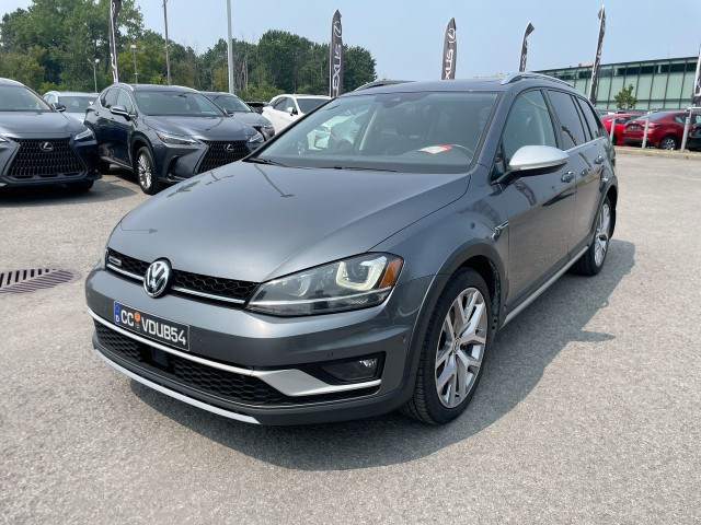 2017 Volkswagen GOLF ALLTRACK Camera / Bluetooth / Cuir / Toit o in Cars & Trucks in Laval / North Shore
