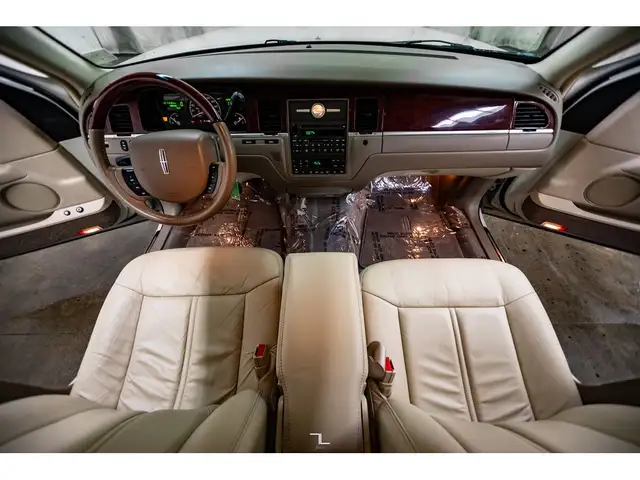 2005 Lincoln Town Car Leather Heated Seats in Cars & Trucks in Grande Prairie - Image 22