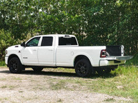 The 2022 RAM 3500 Limited is the perfect combination of power, refinement, and cutting-edge technolo... (image 5)