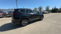 This Honda CR-V is equipped with: Leatherette/Fabric Seating Surfaces, Power moonroof, Heated front... (image 8)