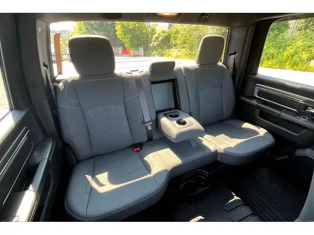 2022 Ram 1500 Classic Warlock Crew V8 | All Terrain Pkg | Alpine in Cars & Trucks in Mississauga / Peel Region - Image 28