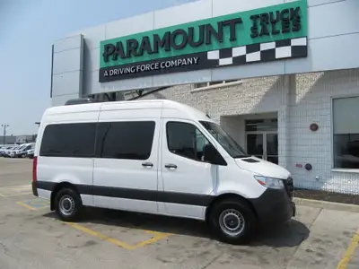 DIESEL ENGINE, AUTO TRANS, FRONT & REAR A/C & HEATING, AM/FM STEREO WITH BLUETOOTH, BACKUP CAMERA, P...