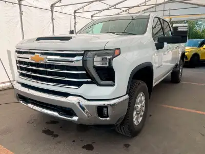 À voir! / Come see it! TRÈS BIEN ÉQUIPÉ / VERY WELL EQUIPPED. Version LTZ Crew 4x4 avec Moteur V8 6....
