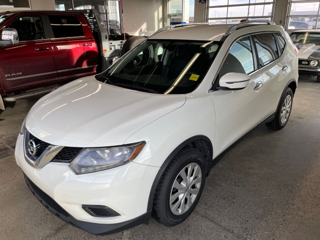 2016 Nissan Rogue S AWD | 5 PASSENGER | BACKUP CAMERA | in Cars & Trucks in Lethbridge