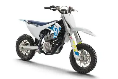 2023 Husqvarna EE 3 SAVE $2334 RABAIS AVEC RABAIS DE $2334 = 18.13$/semaine (84 mois @ 8.99% + tx) 2...