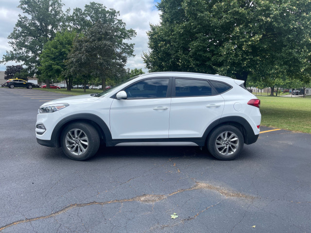 2018 Hyundai Tucson Premium 2.0L heated front and rear seats... in Cars & Trucks in London - Image 2