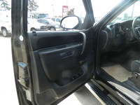 2011 SLE 2500 ¾ TON 4X4 / QUAD CAB SHORT BOX ,6.0L ( gas) engine automatic transmission,Power locks,... (image 8)