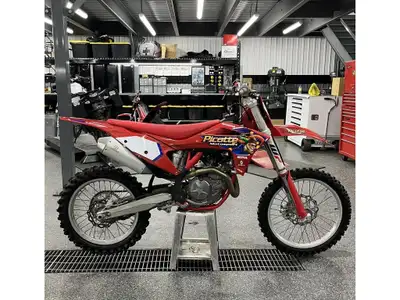 2023 GASGAS MC 450F Les photos peuvent être à titre indicatif et sans inscription. Les promotions en...