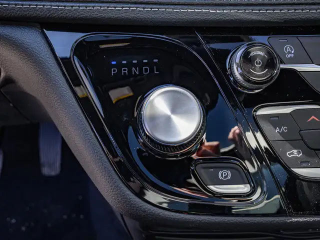 2025 Chrysler Pacifica Select in Cars & Trucks in Barrie - Image 32