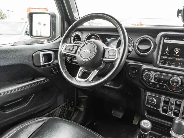 2018 Jeep Wrangler Unlimited in Cars & Trucks in Ottawa - Image 17