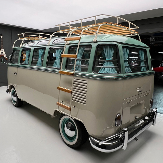 1972 Volkswagen Bus / Vanagon in Classic Cars in Guelph - Image 4