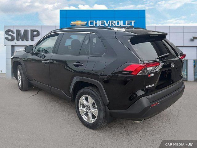 2020 Toyota RAV4 XLE | AWD | Sunroof | Heated Seats | Back Up in Cars & Trucks in Saskatoon - Image 4