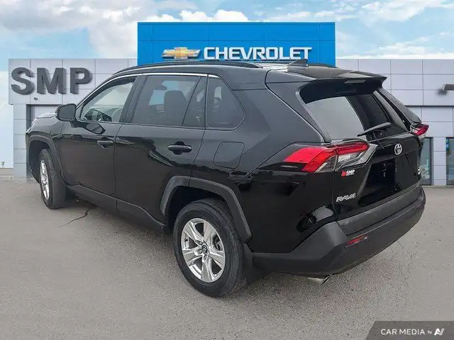 2020 Toyota RAV4 XLE | AWD | Sunroof | Heated Seats | Back Up in Cars & Trucks in Saskatoon - Image 5