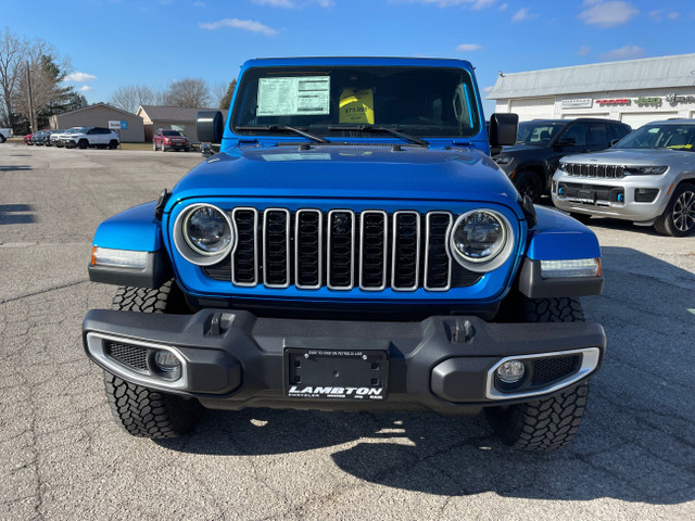 2024 Jeep WRANGLER 4-Door SAHARA Hot Hydro Blue with Black Leath in Cars & Trucks in Sarnia - Image 2