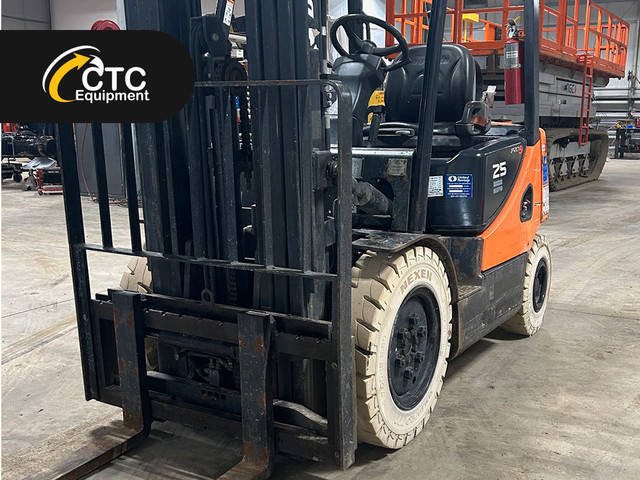 2017 Dusan Forklift in Heavy Equipment in Leamington - Image 2