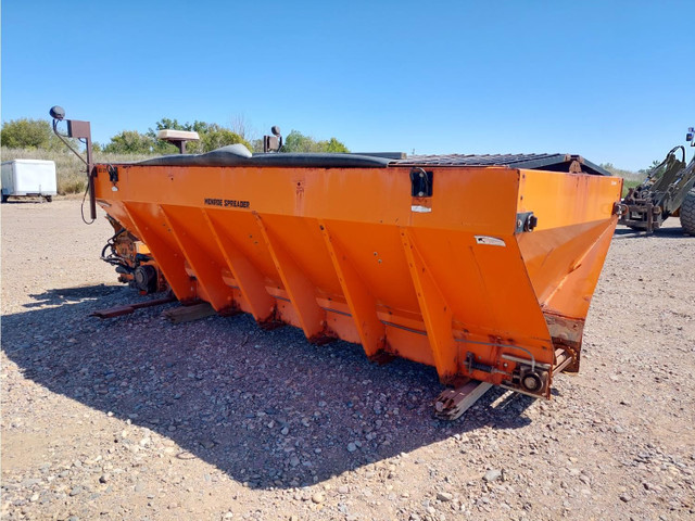 Monroe 12 Ft Sanding Box MCV-168 in Heavy Trucks in Calgary - Image 2