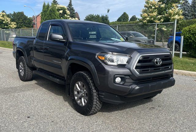 2017 Toyota Tacoma Extended SR5 V6 4x4 *** CLEAN CARFAX + in Cars & Trucks in Gatineau - Image 4