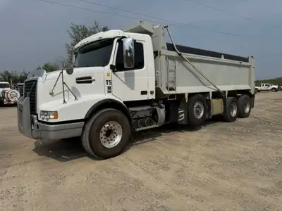 Year: 2017 Make: Volvo Model: VHD84F200 KM: 575,800km Engine: D13 Volvo Horsepower: 500hp Transmissi...