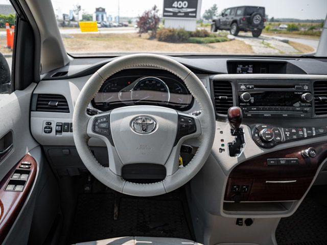 2014 Toyota Sienna XLE in Cars & Trucks in Barrie - Image 2