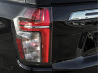 Engine: 5.3L 8cyl. L/100Km City: 16.2 L/100Km Hwy: 13.2 Safety Equipment Compatibilité avec les serv... (image 8)