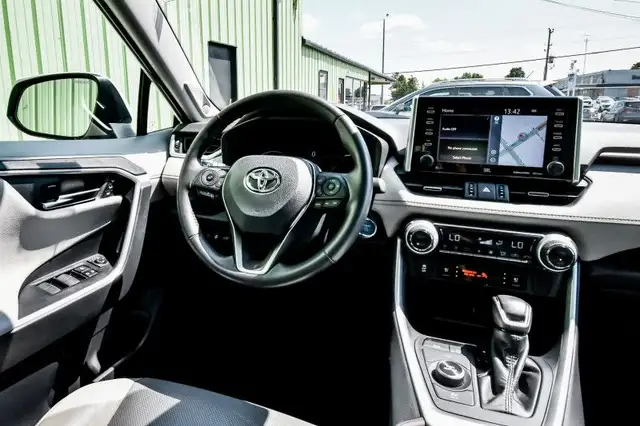 2019 Toyota RAV4 Hybrid Limited • SUNROOF • COOLED LEATHER • CP/ in Cars & Trucks in Cornwall - Image 16
