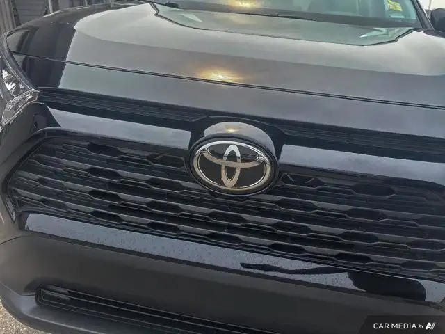 2020 Toyota RAV4 XLE | AWD | Sunroof | Heated Seats | Back Up in Cars & Trucks in Saskatoon - Image 13