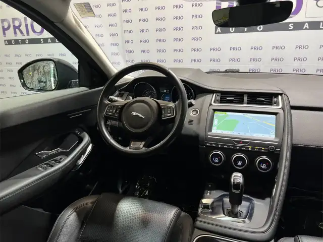 2020 Jaguar E-PACE dans Autos et camions dans Ottawa - Image 28