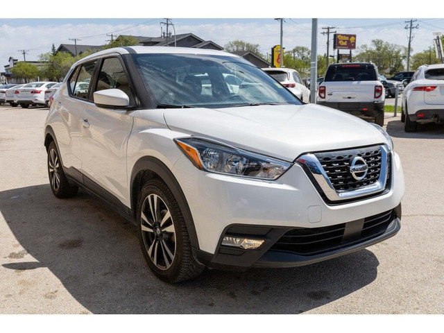 2020 Nissan Kicks SV | CARPLAY | HTD SEATS | CLEAN CARFAX | LOW  in Cars & Trucks in Winnipeg - Image 2