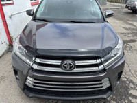 XLE | AWD | 7 PASSENGER | LEATHER HEATED SEATS This 2019 Toyota Highlander XLE AWD is a versatile th... (image 1)