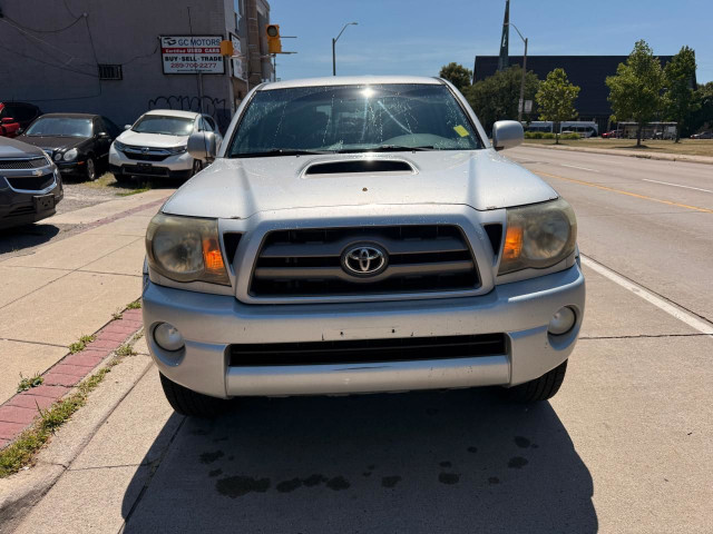 2009 Toyota Tacoma 4WD Double LB V6 AT (Natl) in Cars & Trucks in Hamilton