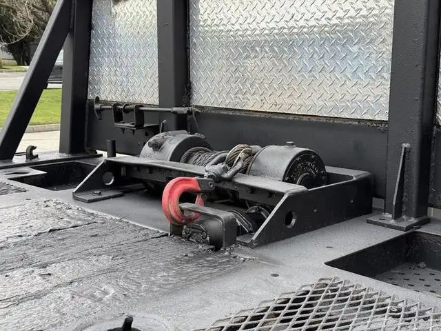 2000 international 4900 25 Foot Roll-Off Flat Deck Tow Truck Man in Heavy Trucks in Richmond - Image 19