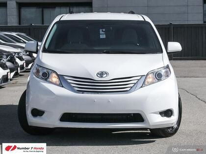 2017 Toyota Sienna in Cars & Trucks in Mississauga / Peel Region - Image 2