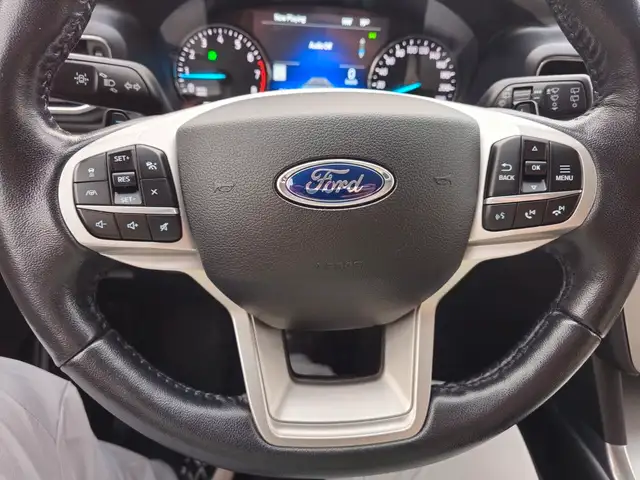 2020 Ford Explorer XLT 4WD in Cars & Trucks in Chatham-Kent - Image 32