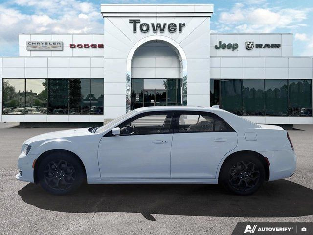 2023 Chrysler 300 Touring L | AWD | New Tires in Cars & Trucks in Calgary - Image 3