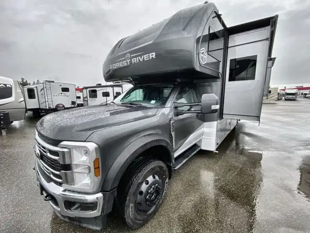 2025 EAST TO WEST Bravado 33DS in RVs & Motorhomes in Abbotsford - Image 13