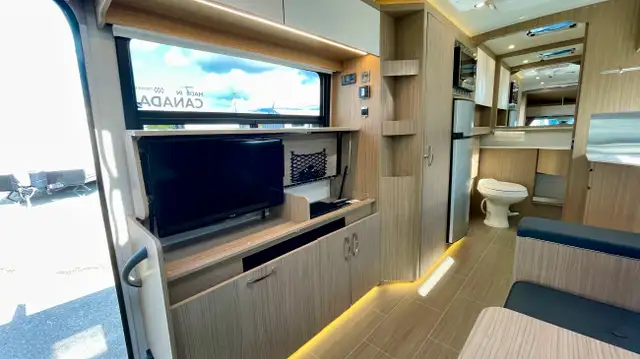 2018 LEISURE TRAVEL Wonder 24MB in RVs & Motorhomes in Victoria - Image 10