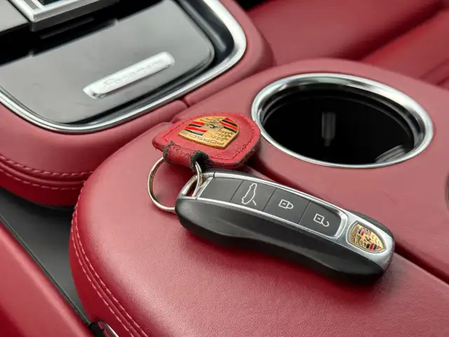 2020 Porsche Panamera 10 YEAR EDITION | NO ACCIDENT | SOFT CLOSE in Cars & Trucks in City of Toronto - Image 39
