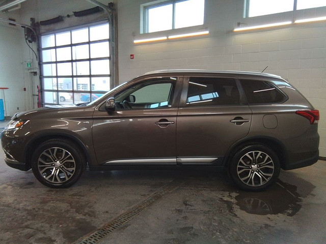  2016 Mitsubishi Outlander SE! 7-SEATS! HEATEDSEATS! KEYLESSENTR in Cars & Trucks in Moncton - Image 3