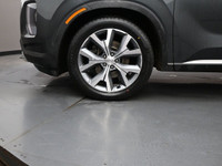 The 2020 Hyundai Palisade is a stylish and spacious three-row SUV that combines comfort, performance... (image 3)