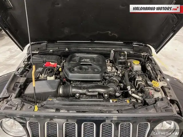 2021 Jeep Wrangler Unlimited Sahara in Cars & Trucks in Hamilton - Image 14