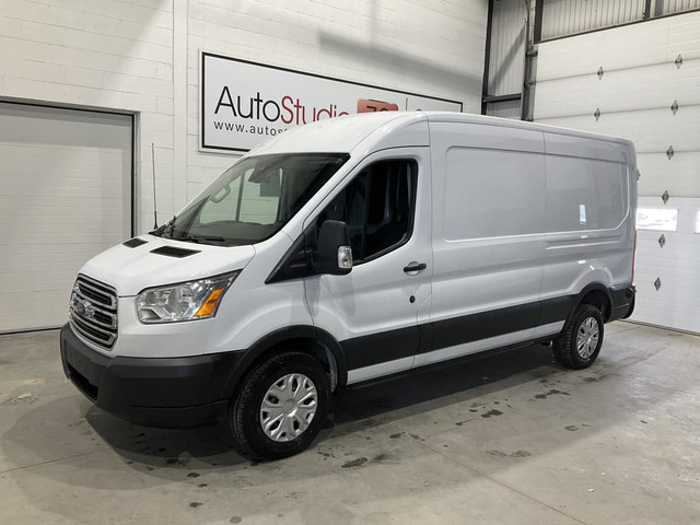 Ford Transit Van T-250 toit moyen 148 po PNBV de 9 000 lb porte  in Cars & Trucks in Laval / North Shore