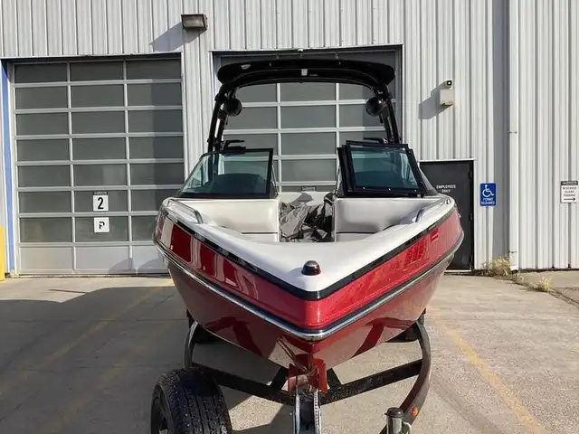 2014 Moomba Mobius LSV in Powerboats & Motorboats in Edmonton - Image 18
