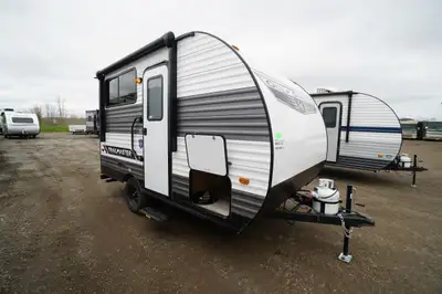 BUNKS SHOW STOPPER SPECIAL! Small compact family RV at an amazing price! This 2025 Trailmaster 134BH...