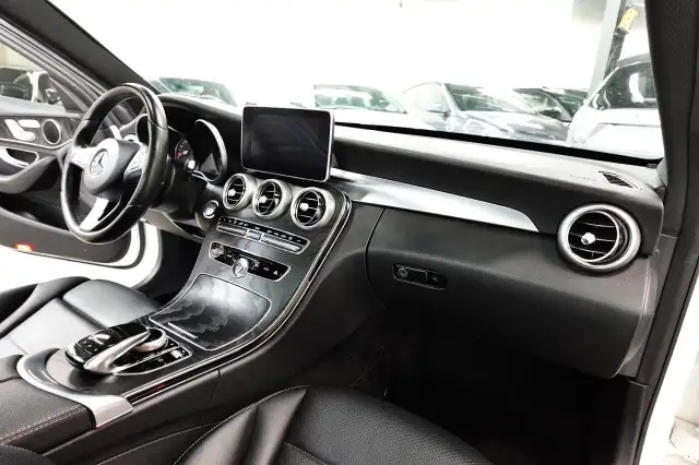 2016 Mercedes-Benz C-Class LOW KM,NO ACCIDENT,ONE OWNER,AWD,C 30 in Cars & Trucks in City of Toronto - Image 21