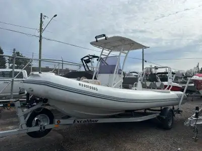 This V650 Gala just landed on trade, Garmin Chartplotter, Sea Dek, Galvanized Trailer, Rear Tow Bar,...