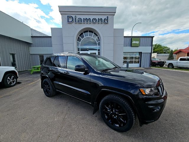 2019 JEEP Grand Cherokee Altitude in Cars & Trucks in Prince Albert - Image 4