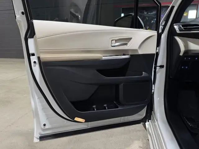 2021 Toyota Sienna XLE HYBRID 8-PASSENGER in Cars & Trucks in Mississauga / Peel Region - Image 15