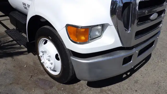 2006 Ford F650 16 Foot Flat Deck in Cars & Trucks in Delta/Surrey/Langley - Image 15