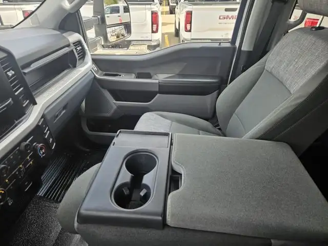 2023 Ford Super Duty F-250 SRW XLT 4WD Crew Cab 6.75' Box, 7.3L  dans Autos et camions dans Saint-Albert - Image 14