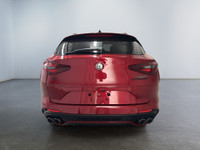 Decouvrez la fusion parfaite entre performance italienne et elegance raffinee avec ce superbe Alfa R... (image 5)